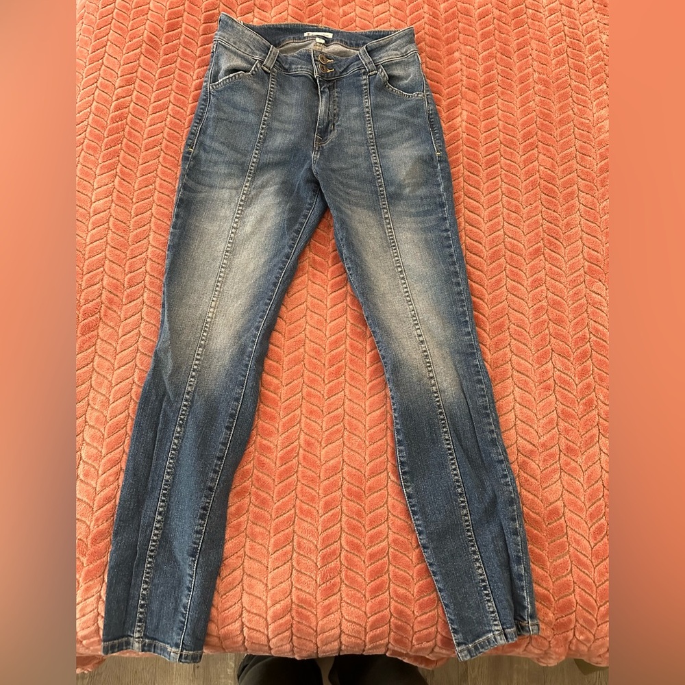 Blue Skinny Jeans with Distressed Vintage Look